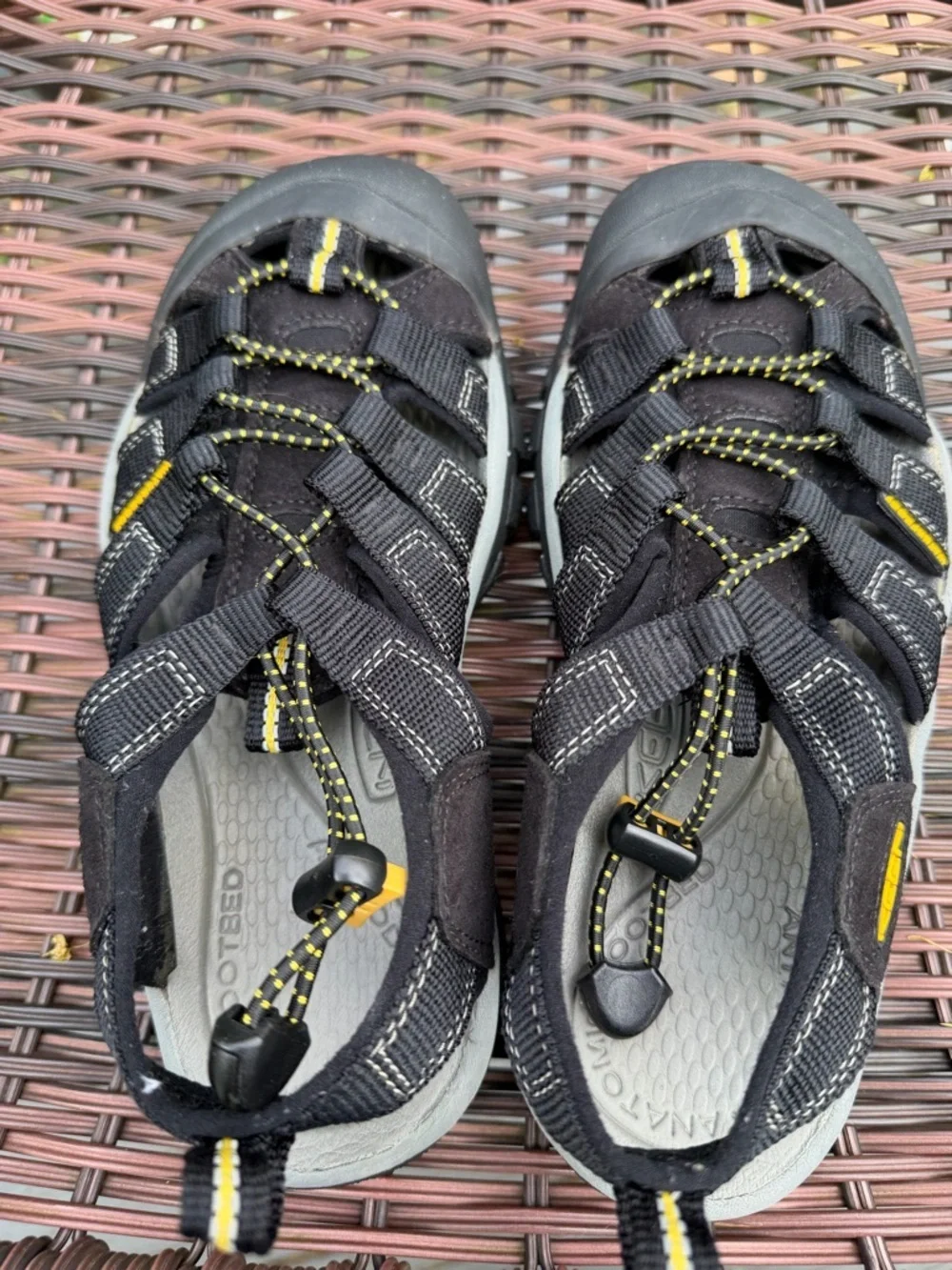 Keen Newport H2 Black Waterproof Fisherman Hiking Sport Sandals kids youth Sz 5